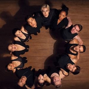 Fotoğraf Tiny Pretty Things