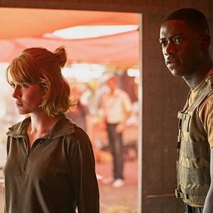 Fotoğraf Outside The Wire