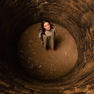 Fotoğraf Rebecca Breeds