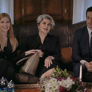 Fotoğraf Camdaki Kız