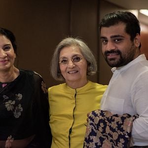 Fotoğraf Searching For Sheela