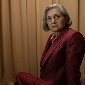 Fotoğraf Searching For Sheela