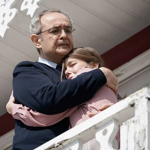 Fotoğraf Camdaki Kız