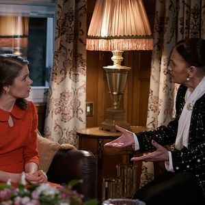 Fotoğraf Camdaki Kız