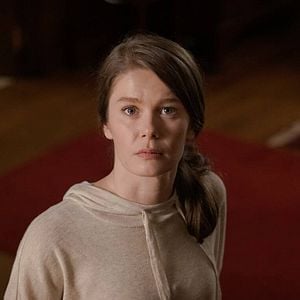 Fotoğraf Camdaki Kız