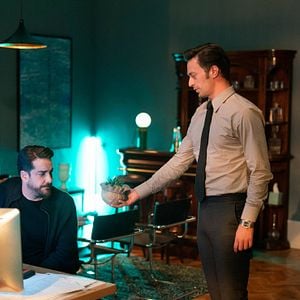 Fotoğraf Camdaki Kız