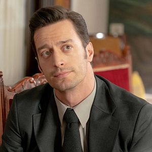 Fotoğraf Camdaki Kız