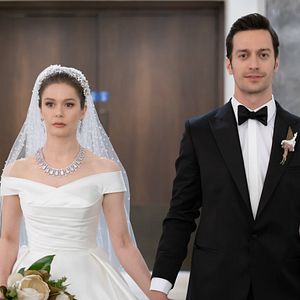 Fotoğraf Camdaki Kız