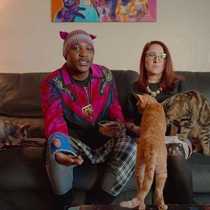 Fotoğraf Cat People