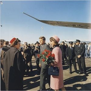 Fotoğraf JFK Revisited: Through The Looking Glass
