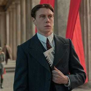 Fotoğraf George MacKay