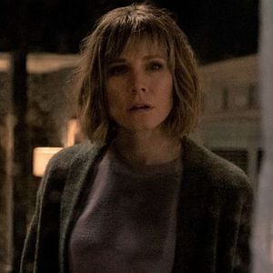 Fotoğraf The Woman in the House Across the Street from the Girl in the Window