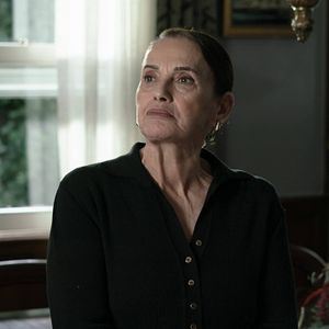 Fotoğraf Camdaki Kız