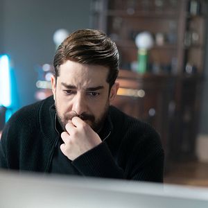 Fotoğraf Camdaki Kız