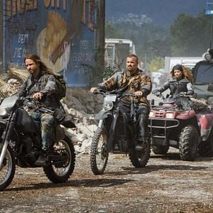 Fotoğraf Falling Skies