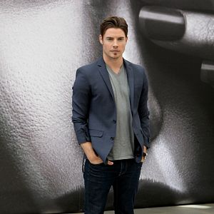 Fotoğraf Josh Henderson