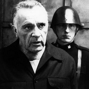 Fotoğraf Bin Dokuz Yüz Seksen Dört