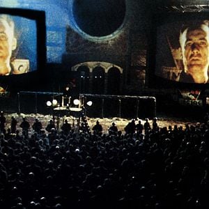 Fotoğraf Bin Dokuz Yüz Seksen Dört