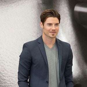 Fotoğraf Josh Henderson