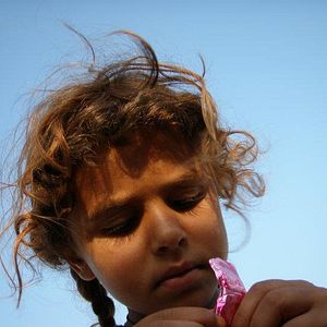 Fotoğraf Toprağa Uzanan Eller