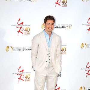 Fotoğraf Josh Henderson