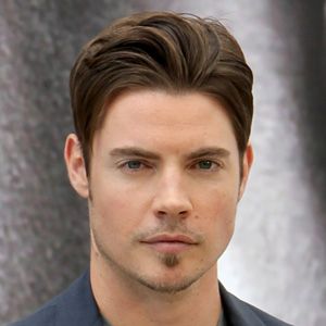 Fotoğraf Josh Henderson