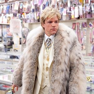 Fotoğraf Behind the Candelabra