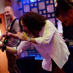 Fotoğraf Yalan Dünya