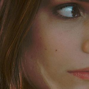 Fotoğraf Caitlin Stasey