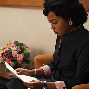 Fotoğraf Adrienne Warren