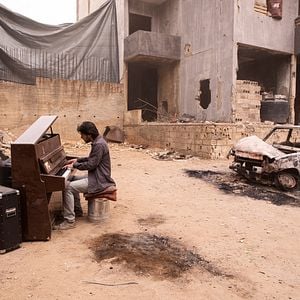 Fotoğraf Broken Keys