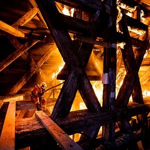 Fotoğraf Notre-Dame brûle