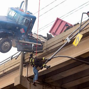 Fotoğraf Taylor Kinney
