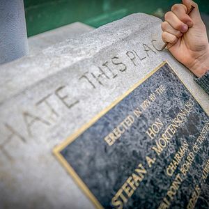 Fotoğraf Coming Home in the Dark