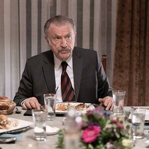 Fotoğraf Camdaki Kız