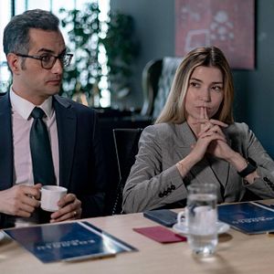 Fotoğraf Camdaki Kız