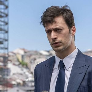 Fotoğraf Camdaki Kız