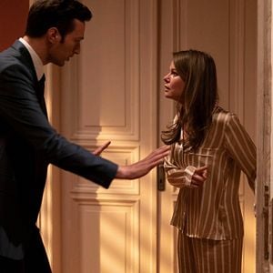 Fotoğraf Camdaki Kız