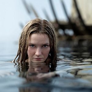 Fotoğraf Morfydd Clark