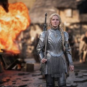 Fotoğraf Morfydd Clark