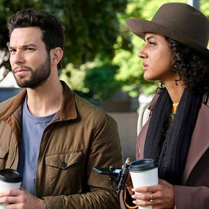 Fotoğraf Skylar Astin