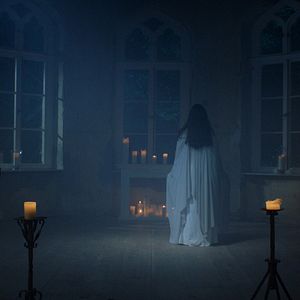 Fotoğraf Dawn Breaks Behind The Eyes