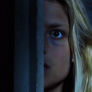 Fotoğraf Dawn Breaks Behind The Eyes