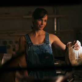 Fotoğraf The Last Thing He Told Me