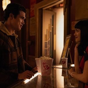 Fotoğraf Charles Melton