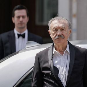 Fotoğraf Camdaki Kız