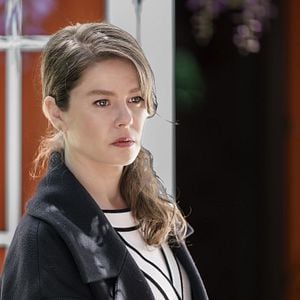 Fotoğraf Camdaki Kız