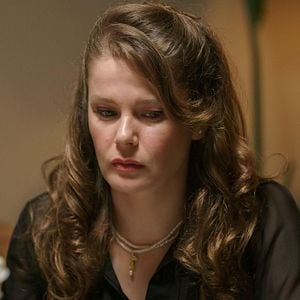 Fotoğraf Camdaki Kız