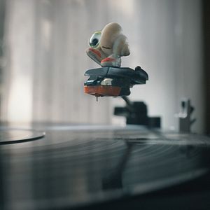 Fotoğraf Marcel The Shell With Shoes On