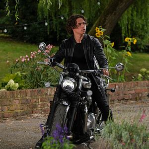 Fotoğraf How To Date Billy Walsh